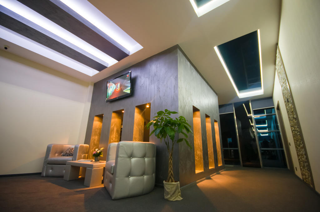 Hotel Aqua Târgu Jiu Extérieur photo